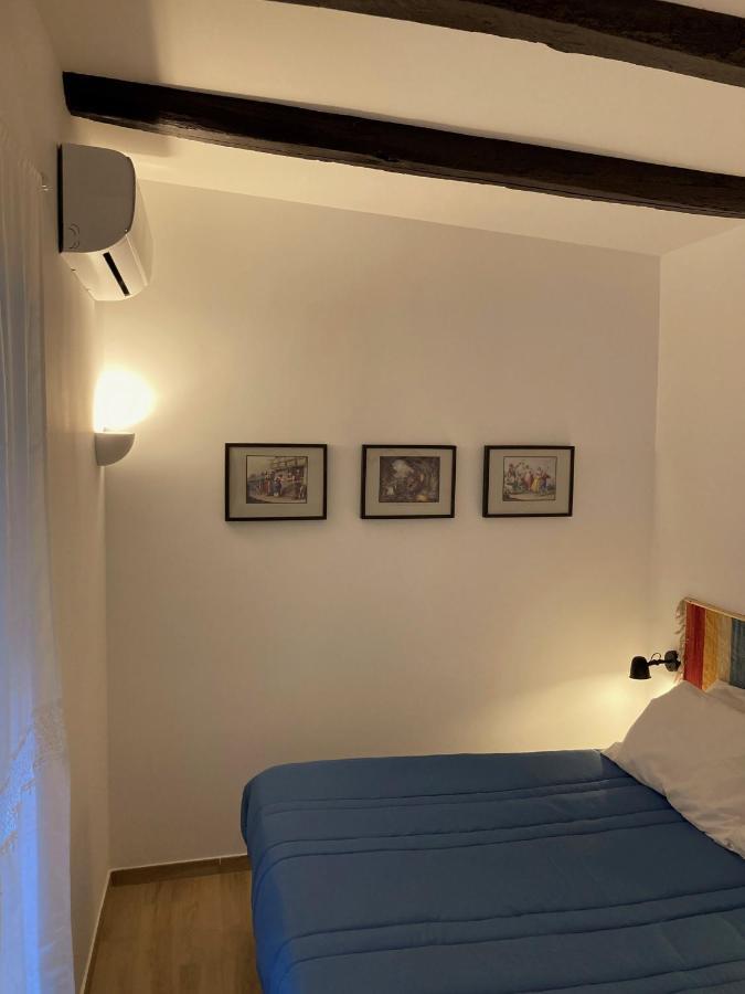 La Casa Blu Nel Cuore Storico Di Napoli 外观 照片
